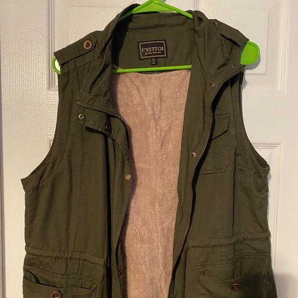 Utility Vest - Picture 3 of 5
